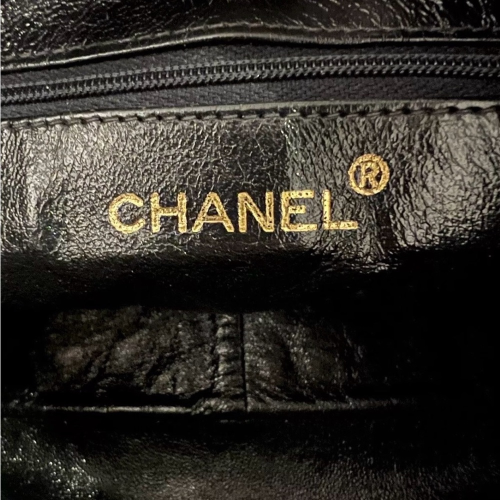 CHANEL Black Crossbody Bag with Quilted Leather and Chain Strap - Picture 12 of 16
